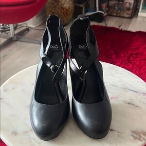D&G Women's Classic Black Heels